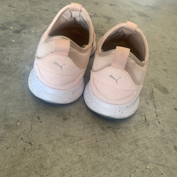 Puma Shoes. Size 6 in women’s. - Picture 2 of 3